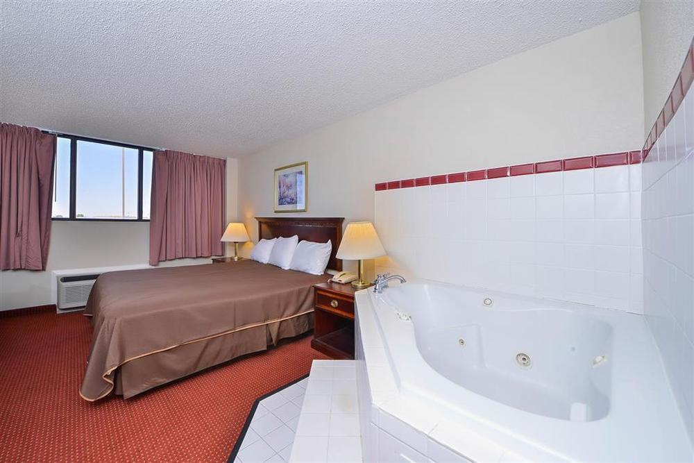 Red Roof Hotel 3*