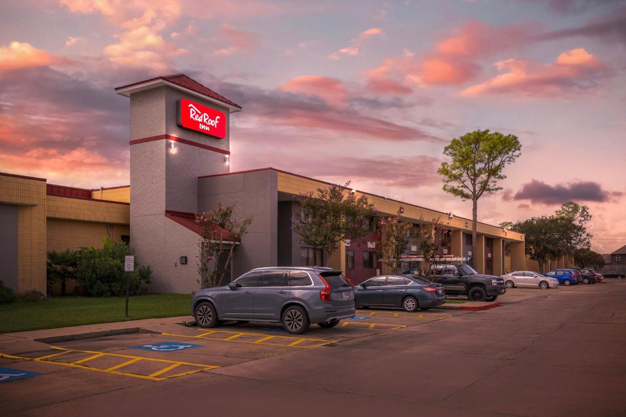 Red Roof Hotel 3*
