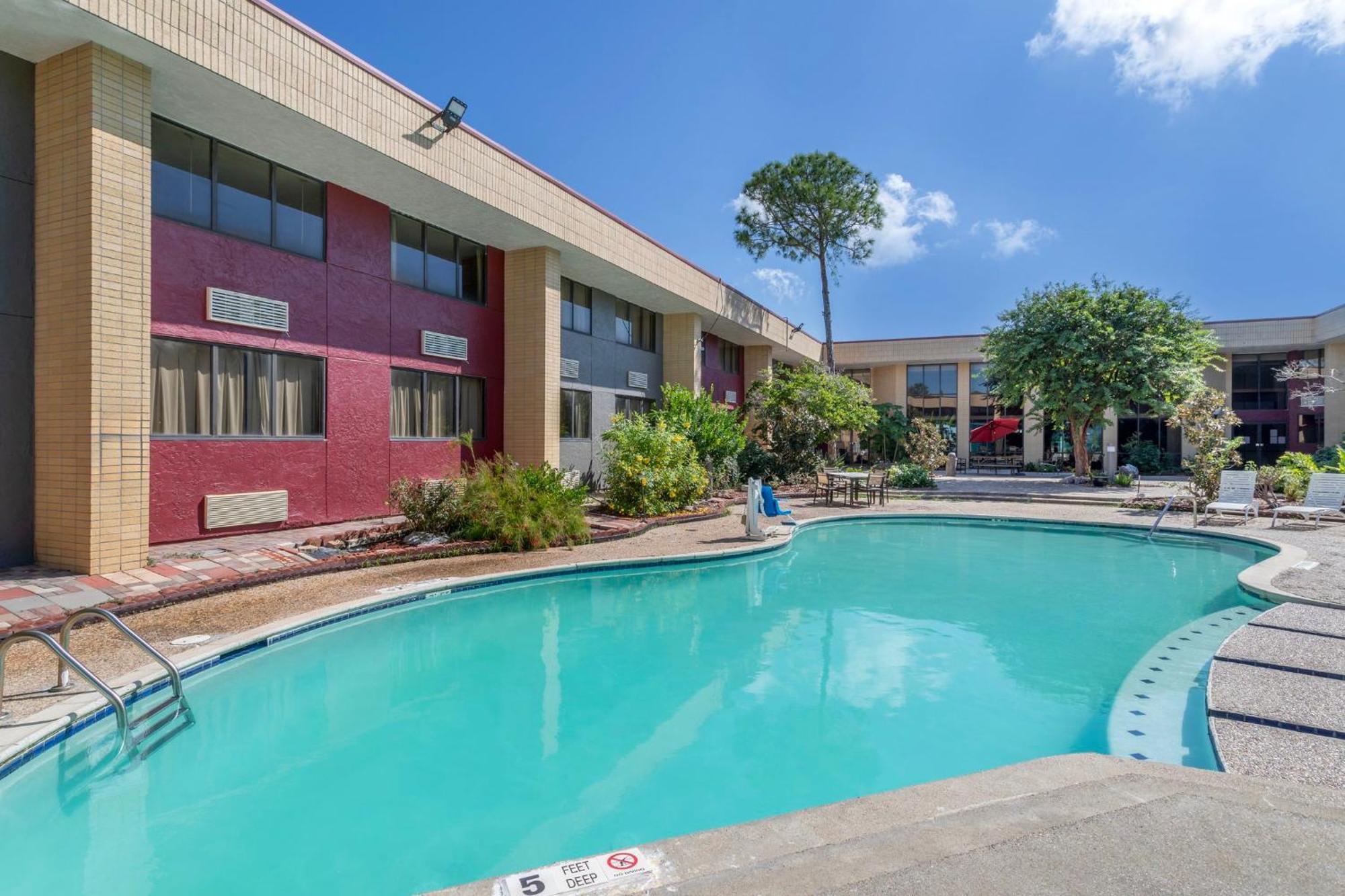 Hotel Red Roof 3*