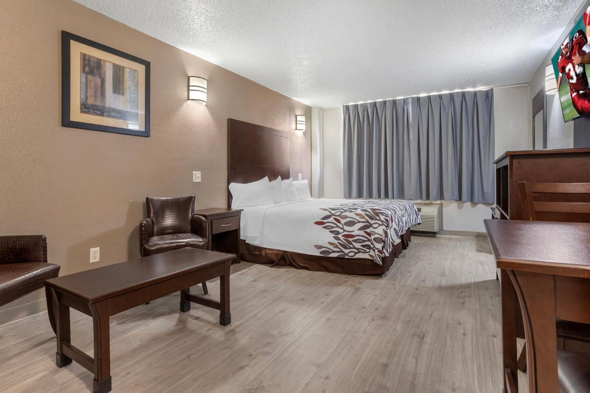 Red Roof Hotel 3*